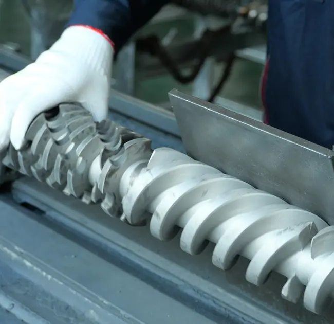 Why do black lines appear repeatedly in the extruder? This article teaches you how to quickly determine whether it is caused by a problem with the barrel or screw.